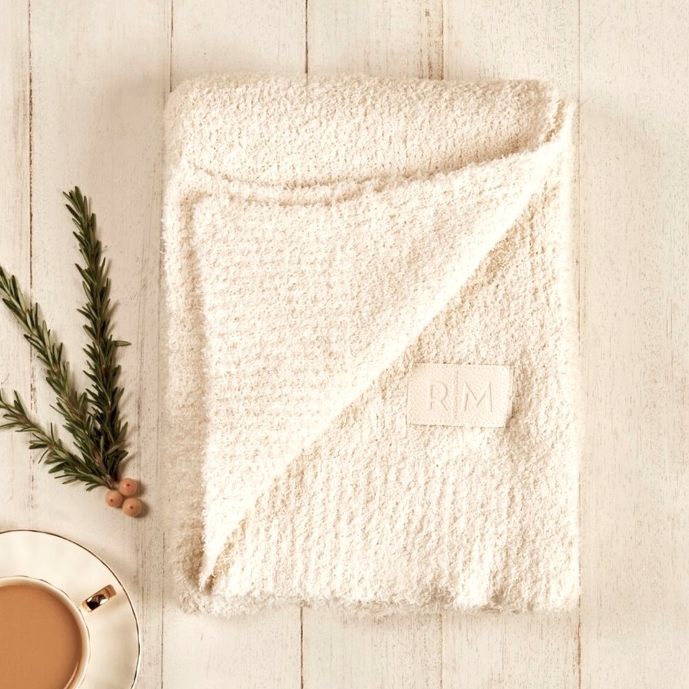 New & Sealed. Rachel Miriam The Cloud Luxury Throw Blanket!